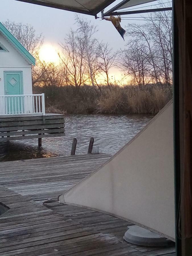 Bootshaus Am See 네우시에들암시 외부 사진
