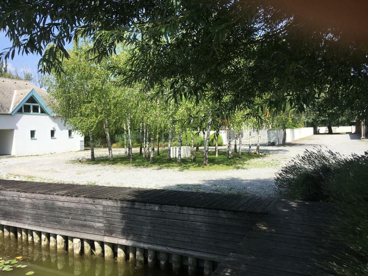 Bootshaus Am See 네우시에들암시 외부 사진